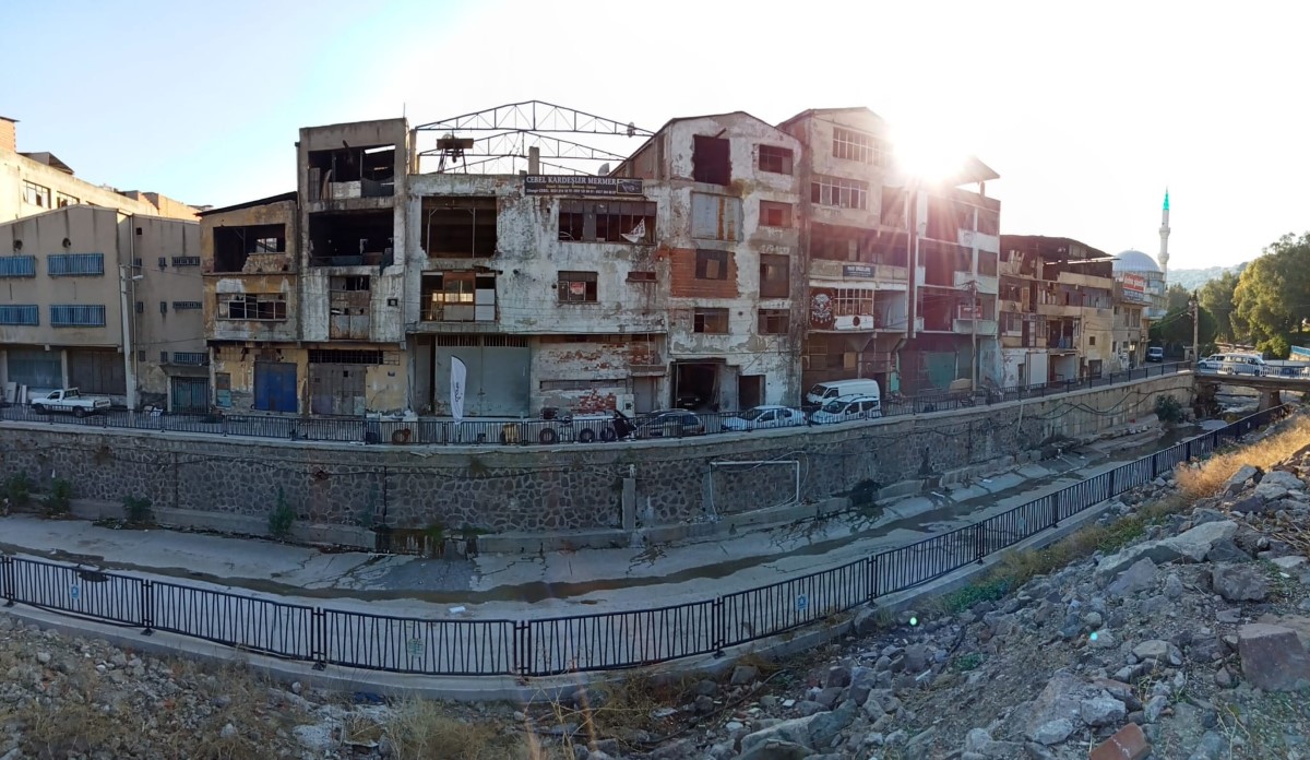 İzmir'in göbeğinde, görüntüsüyle dikkat çekiyordu: Yeşildere'de dönüşümü için ön çalışma başladı