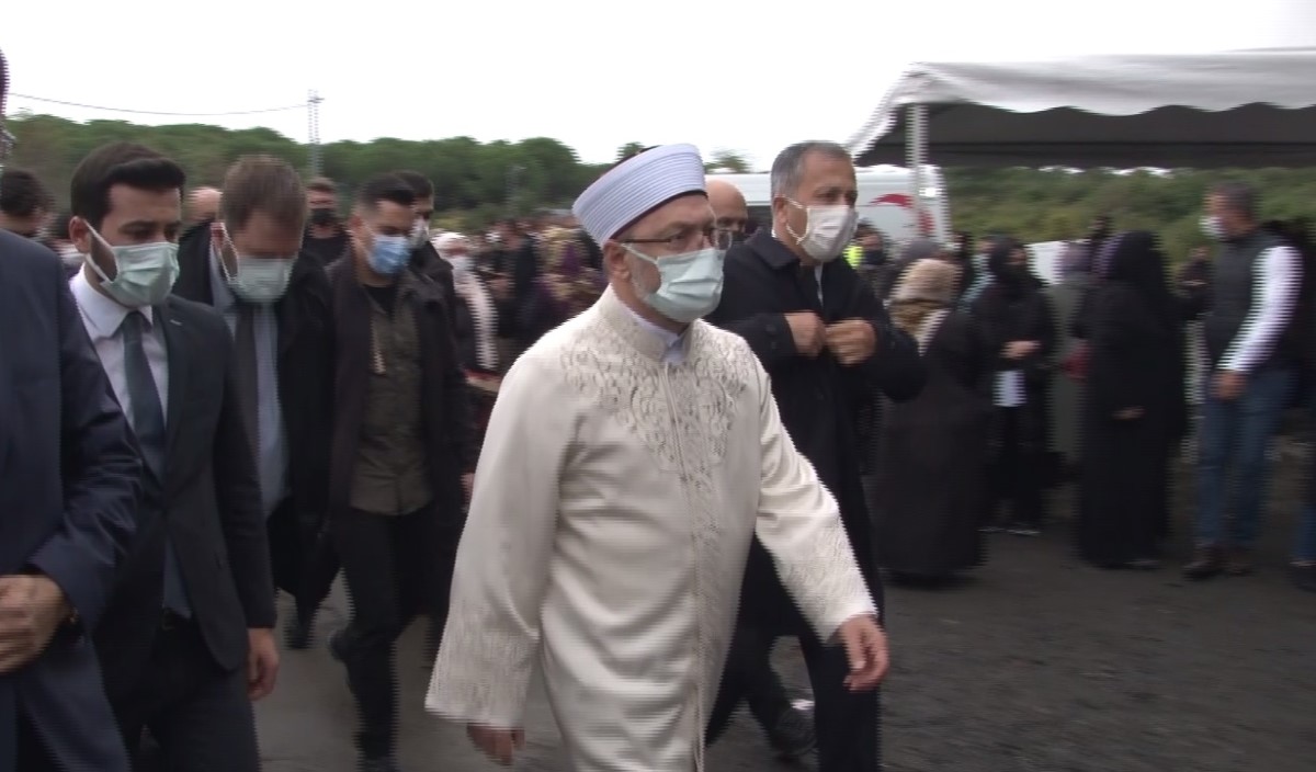 Baykar Yönetim Kurulu Başkanı Özdemir Bayraktar, aile kabristanında defnedildi