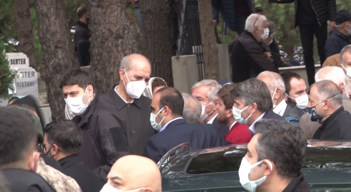 Baykar Yönetim Kurulu Başkanı Özdemir Bayraktar, aile kabristanında defnedildi