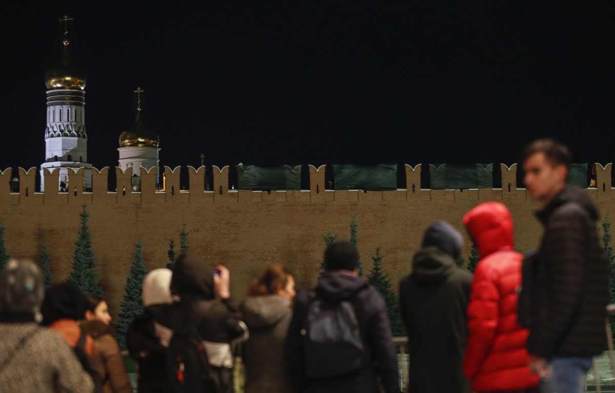 Şiddetli rüzgar Kremlin’in burcunu yıktı, Kızıl Meydan ziyarete kapatıldı