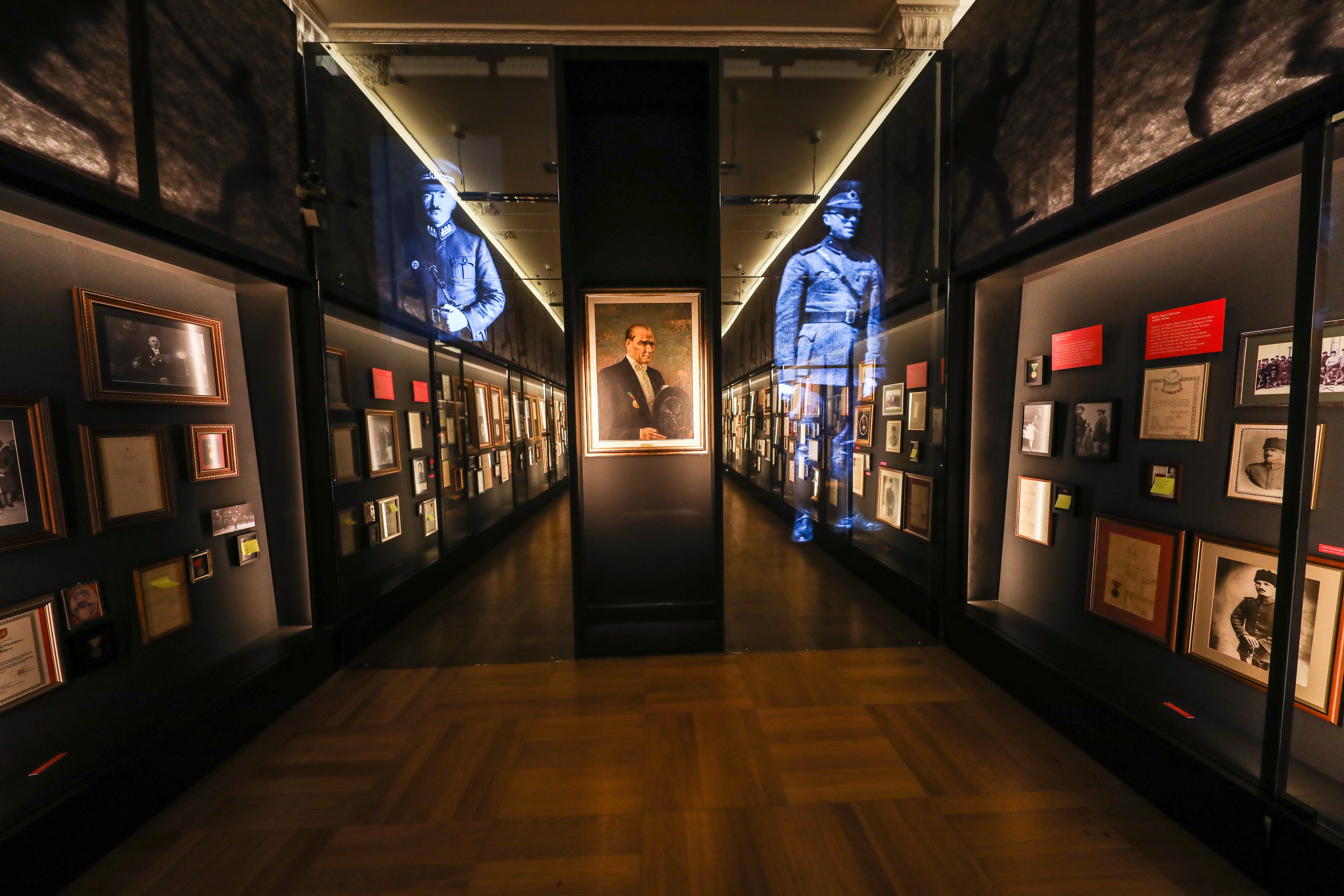 Türkiye İş Bankası Müzesi’nin yeni sergisi ‘Bir Asrın Ardından’