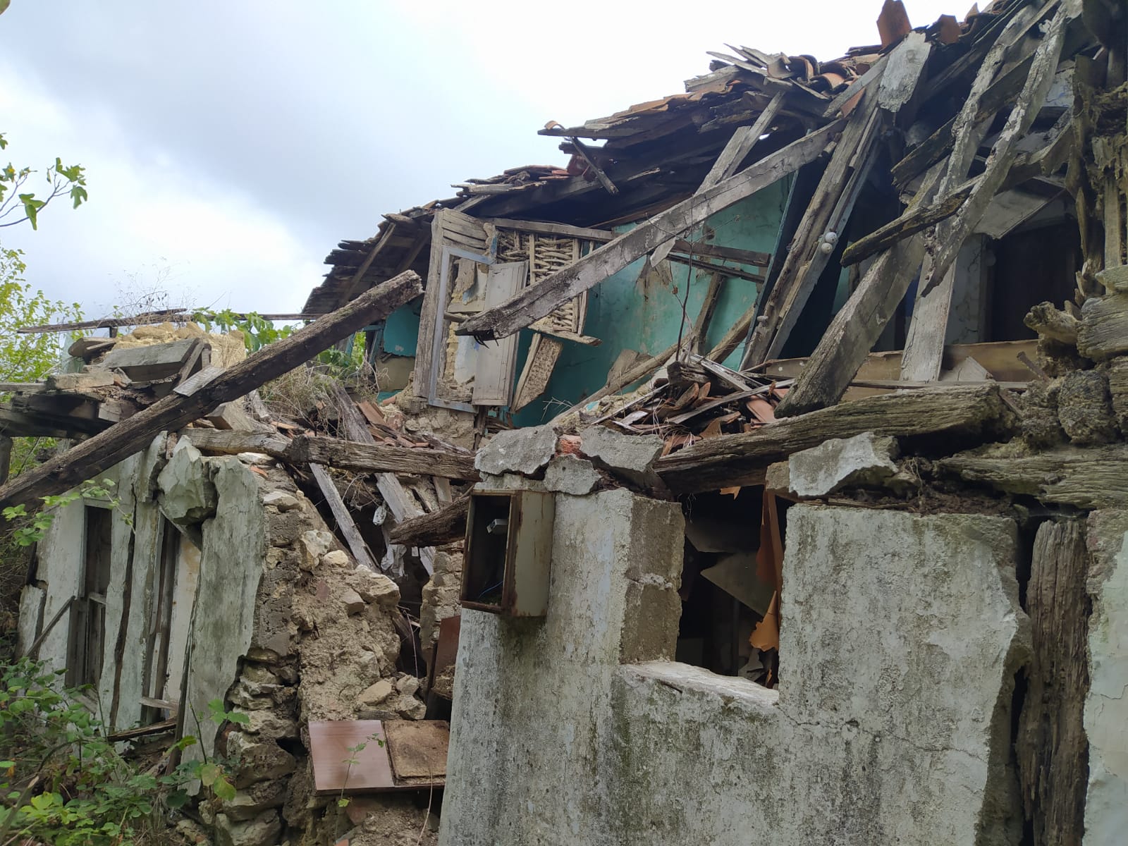 Terk edilen tarihi Rum evleri son zamanlarını yaşıyor