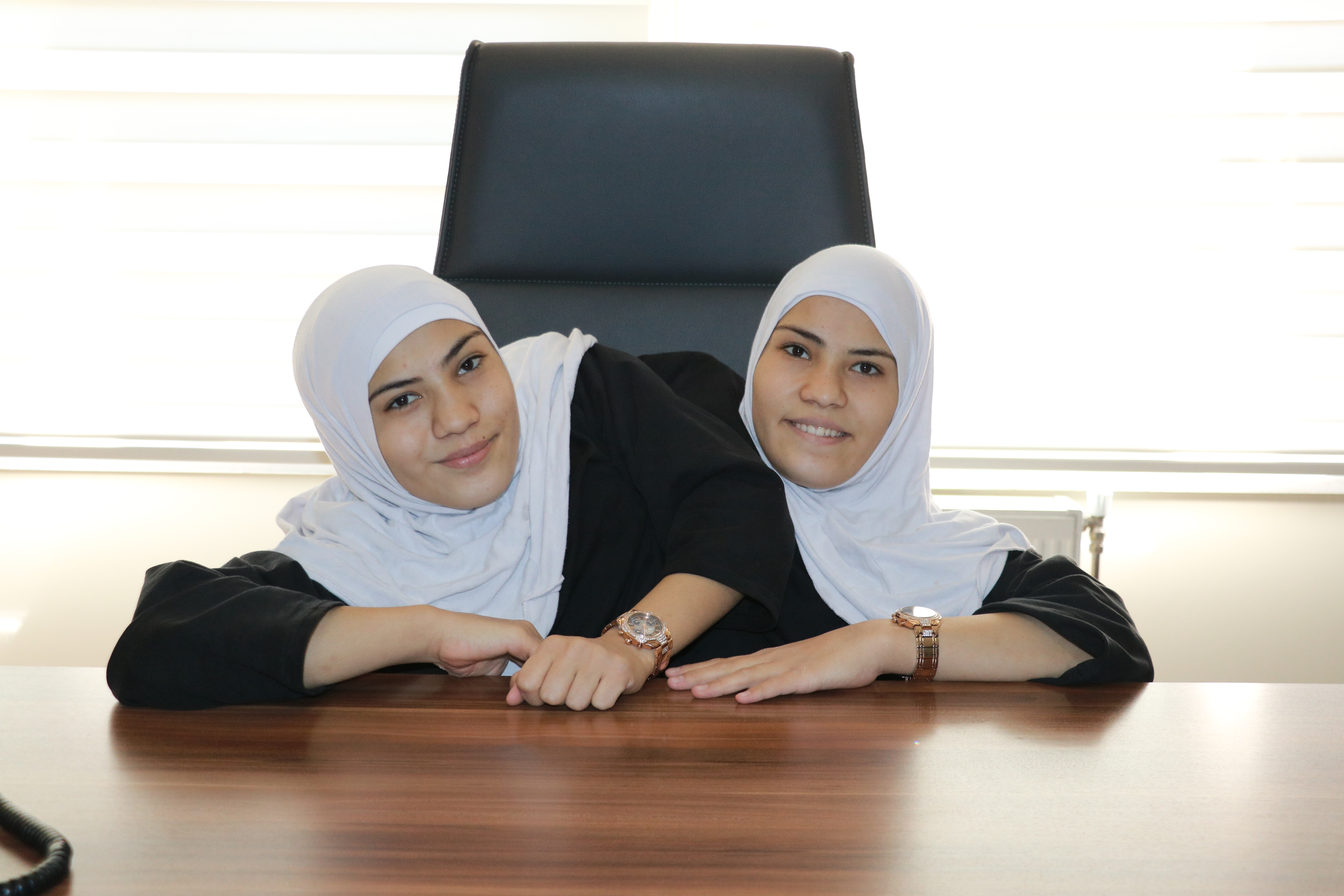 Siyam ikizleri ilk görevlerine başladı