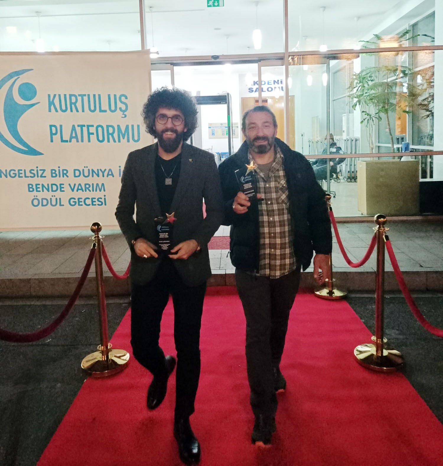 Şifa niyetine tiyatro çocuk atölyesine bir ödül de engellilerden