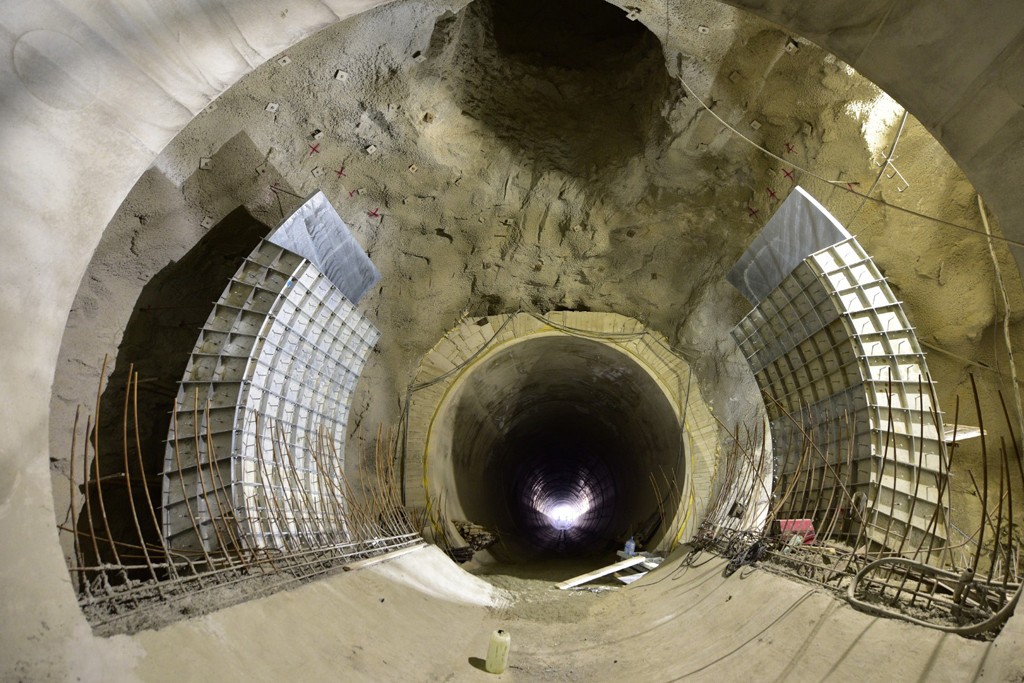 Türkiye’nin en yüksek, dünyanın ise üçüncü barajı olacak olan Yusufeli Barajı’da çalışmalar devam ediyor
