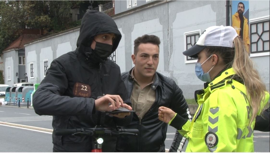 İstanbul'da elektrikli scooter denetiminde ilginç anlar