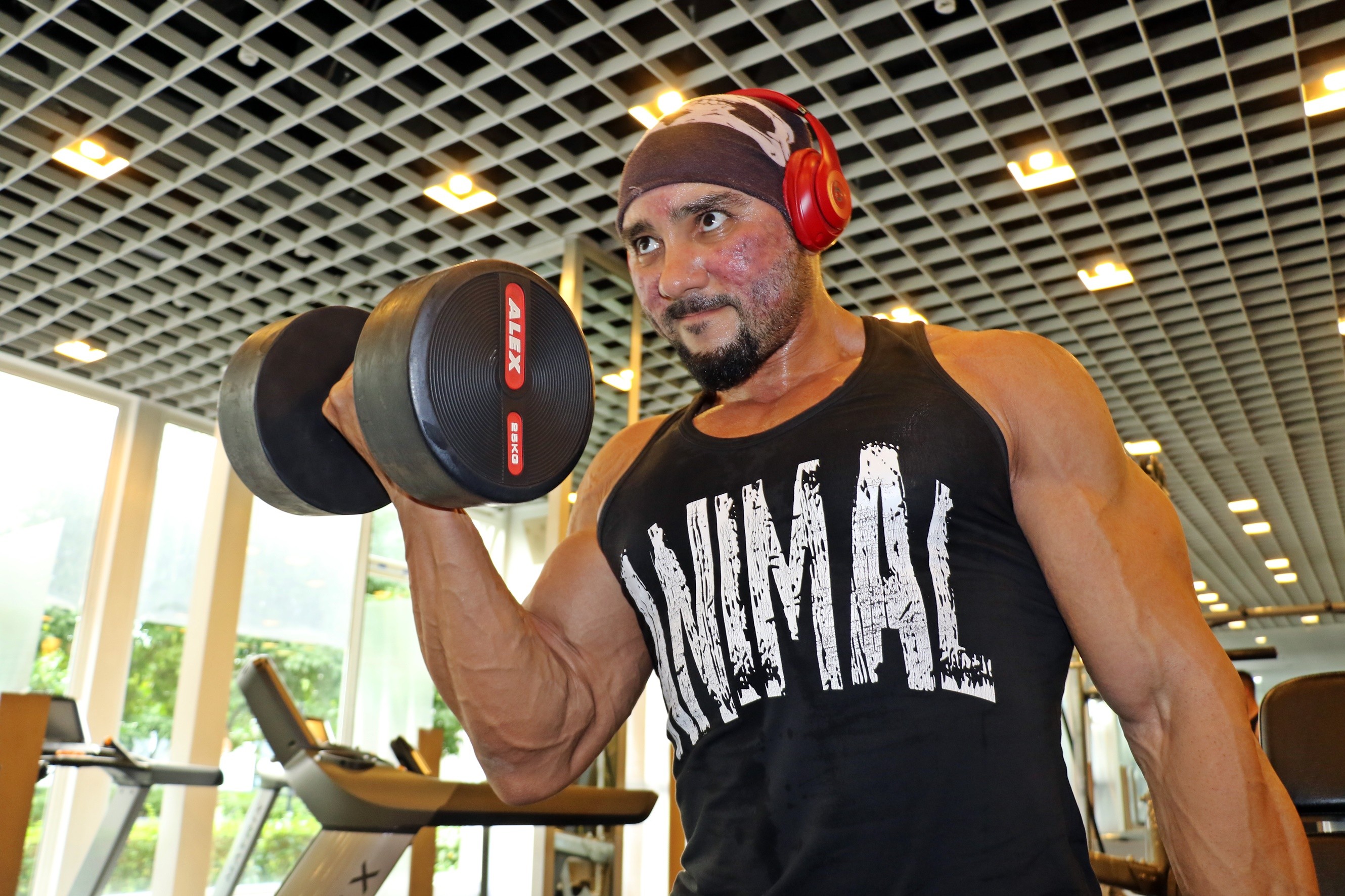 Eşinin ‘git stres at gel’ sözüyle spora başlayan doktor vücut geliştirmede milli takıma yükseldi