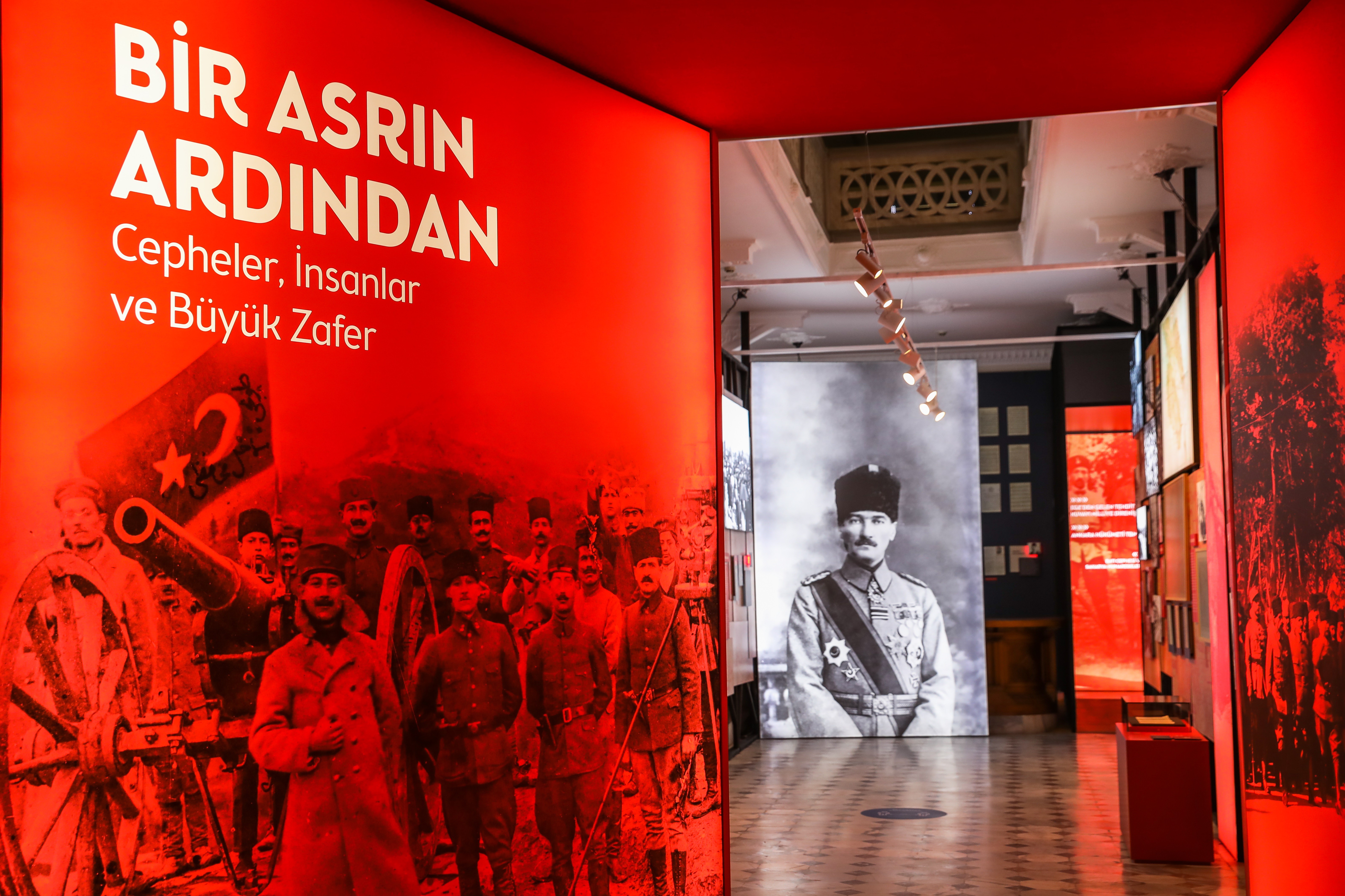 Türkiye İş Bankası Müzesi’nin yeni sergisi ‘Bir Asrın Ardından’