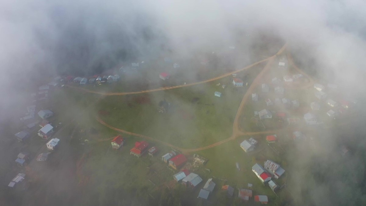 Sakarca Yaylası'nda siste hayran bırakan manzara