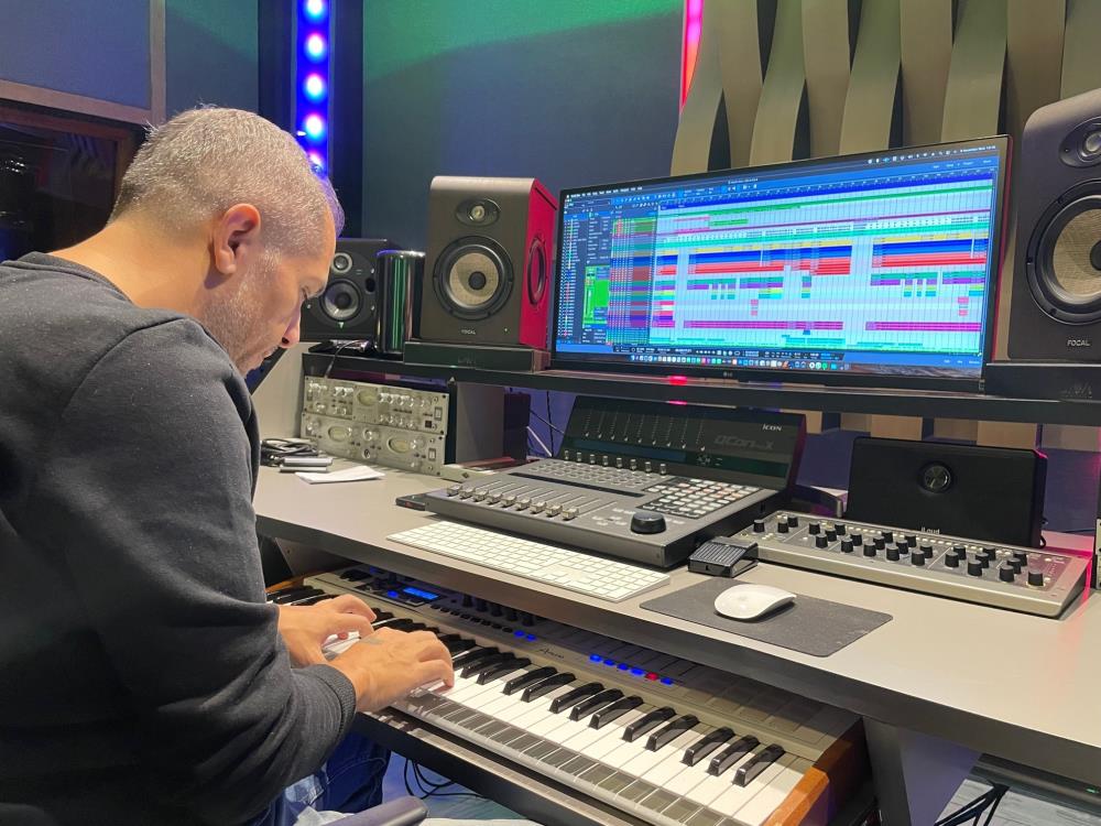 Bülent Ersoy’un Kıbrıs'ta 1 ay tutuklu kalan müzisyeni Coşkun Kıvılcım yaşadıklarını anlattı