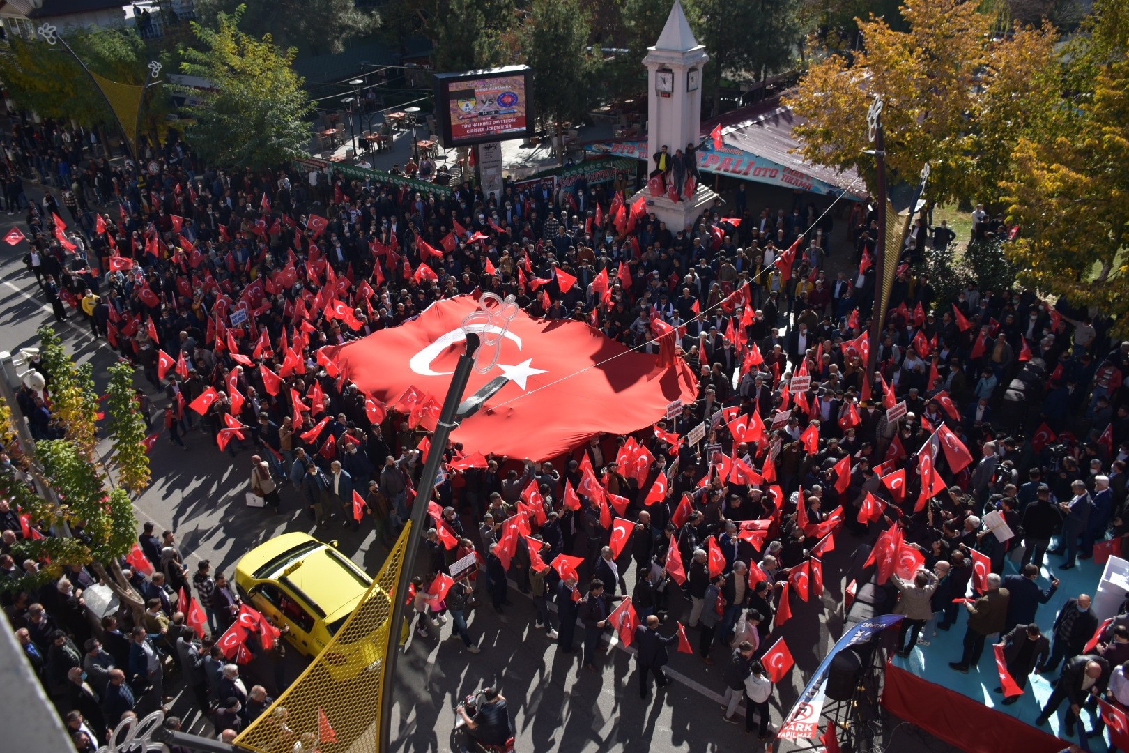 Bingöl’de şehide saygı, Lütfü Türkkan'a tepki mitingi