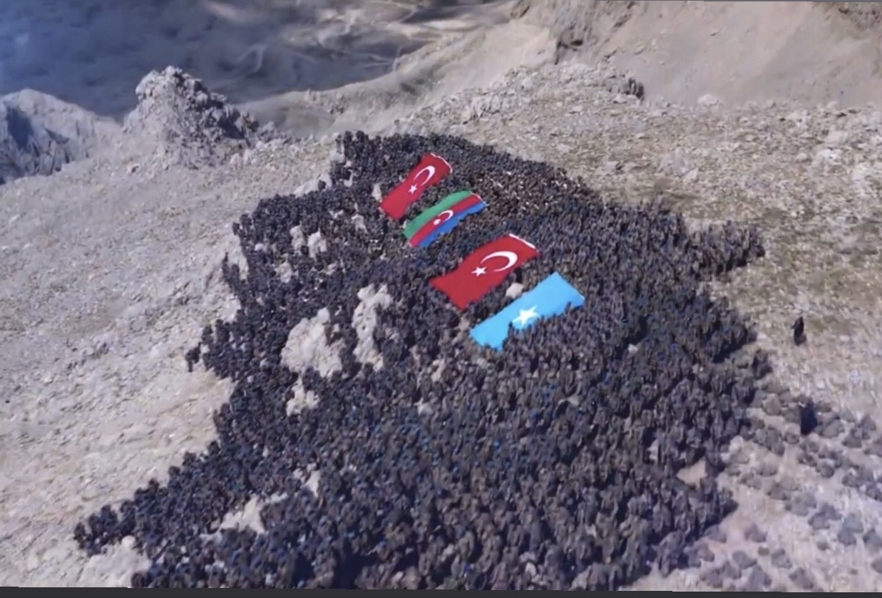 Isparta’da 3 bin komando, şehitleri anmak için Davraz Dağı'na tırmandı