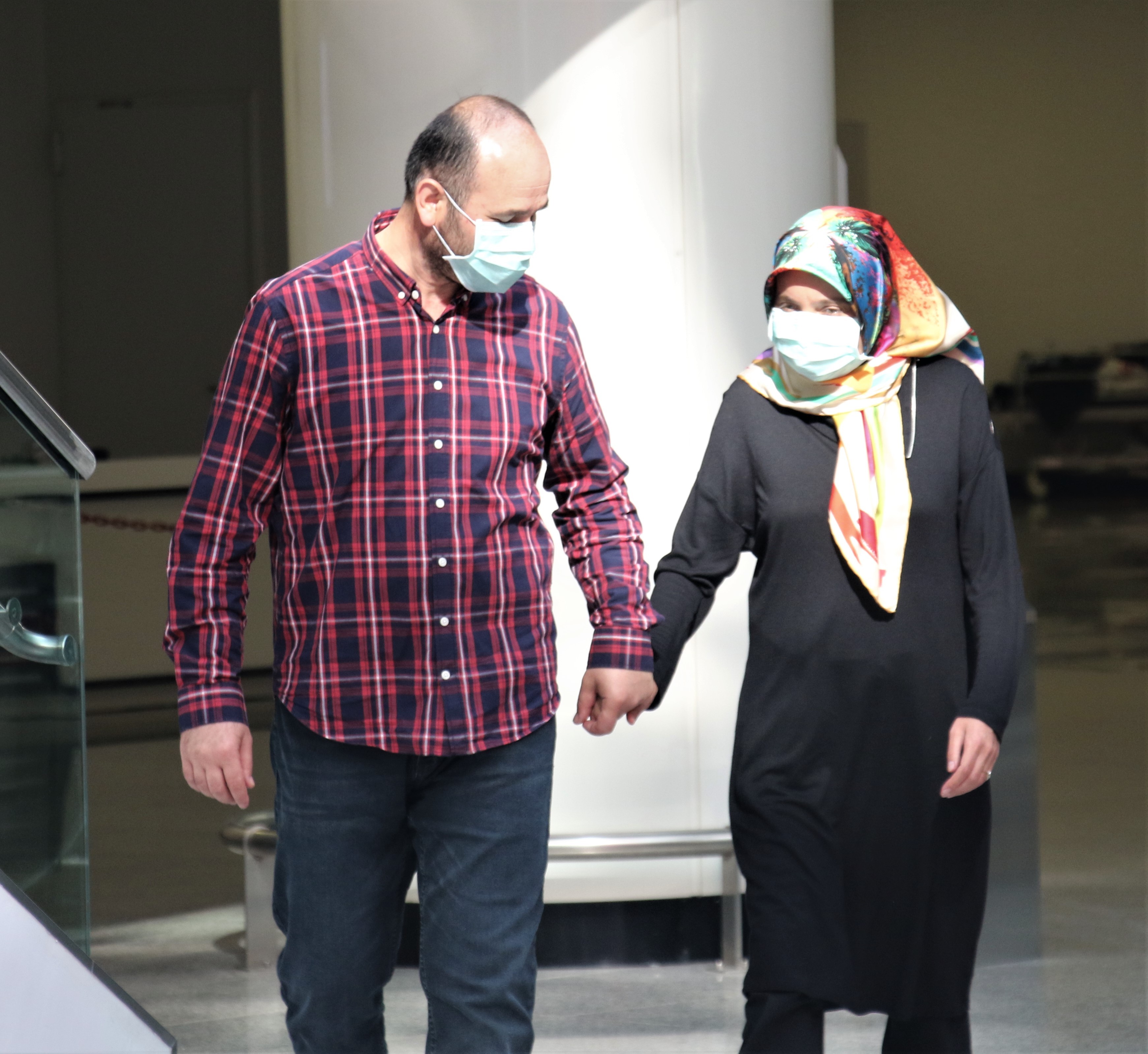 Eşine karaciğerini verebilmek için hastane koridorlarında spor yaparak 15 kilo zayıfladı