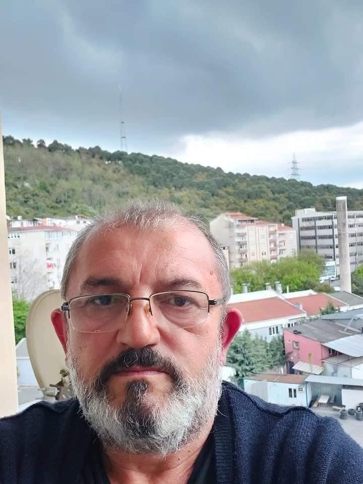 İstanbul’da korkunç cinayet kamerada: Arkadaşını boğazından bıçakladı