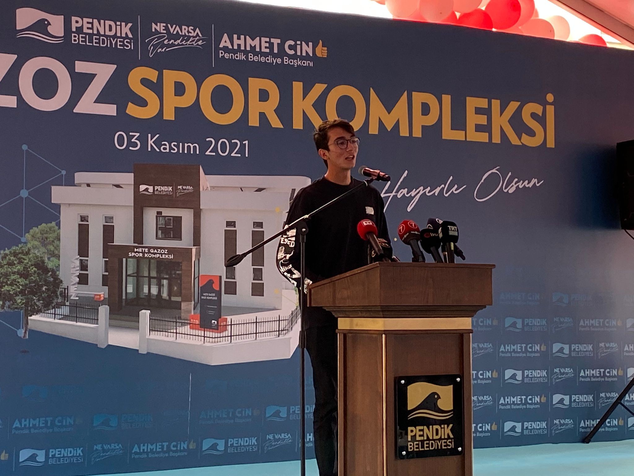Pendik’te Mete Gazoz Spor Kompleksi açıldı