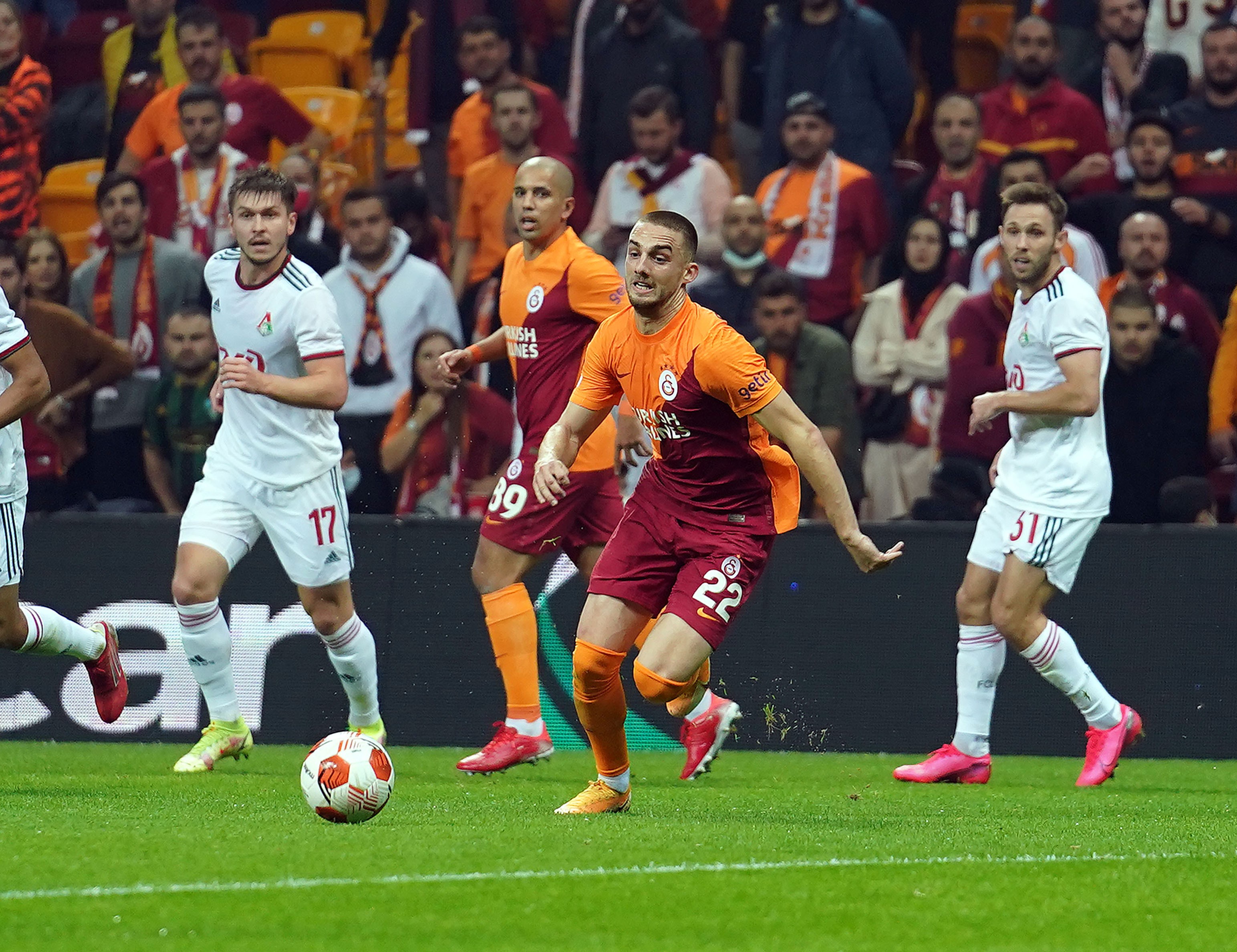 Galatasaray fırsatı kaçırdı