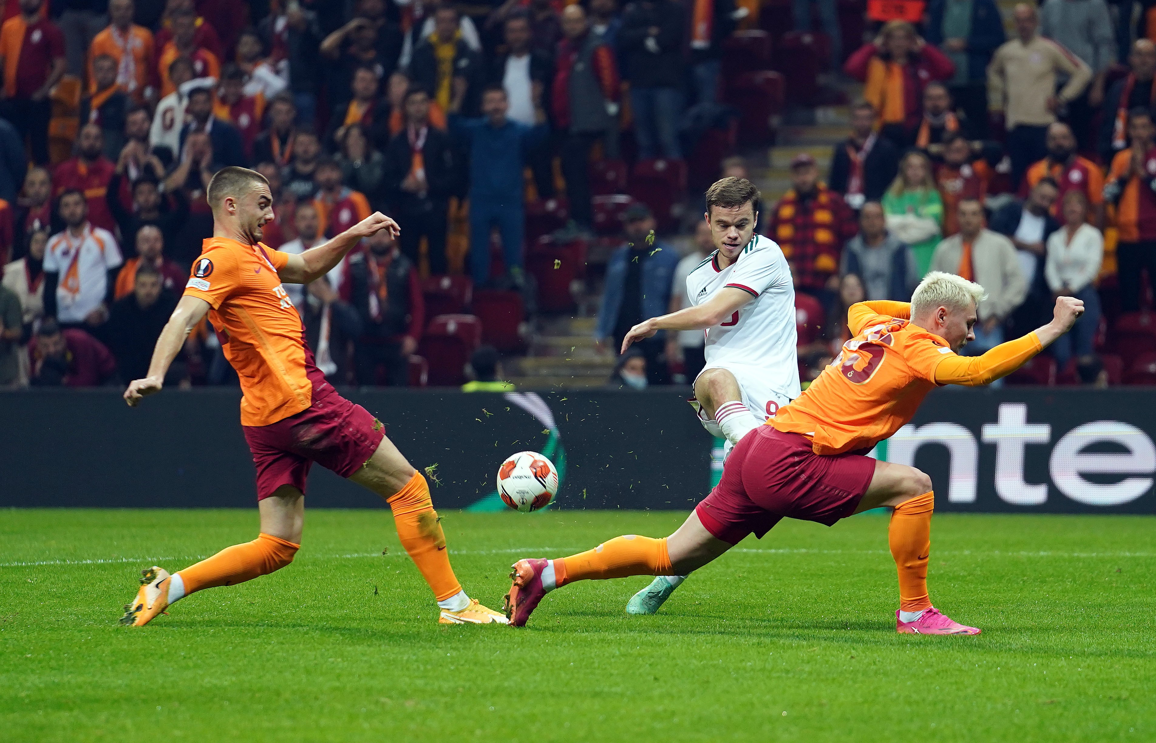 Galatasaray fırsatı kaçırdı