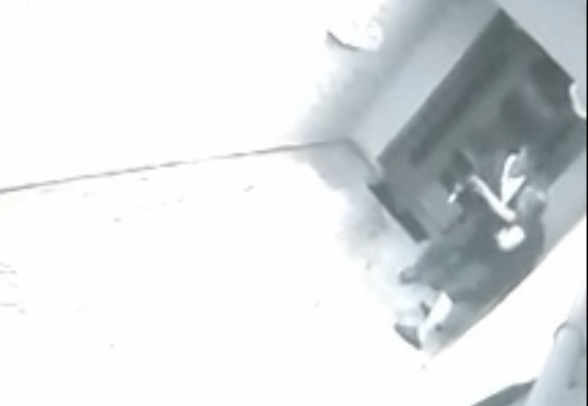 İstanbul’da korkunç cinayet kamerada: Arkadaşını boğazından bıçakladı