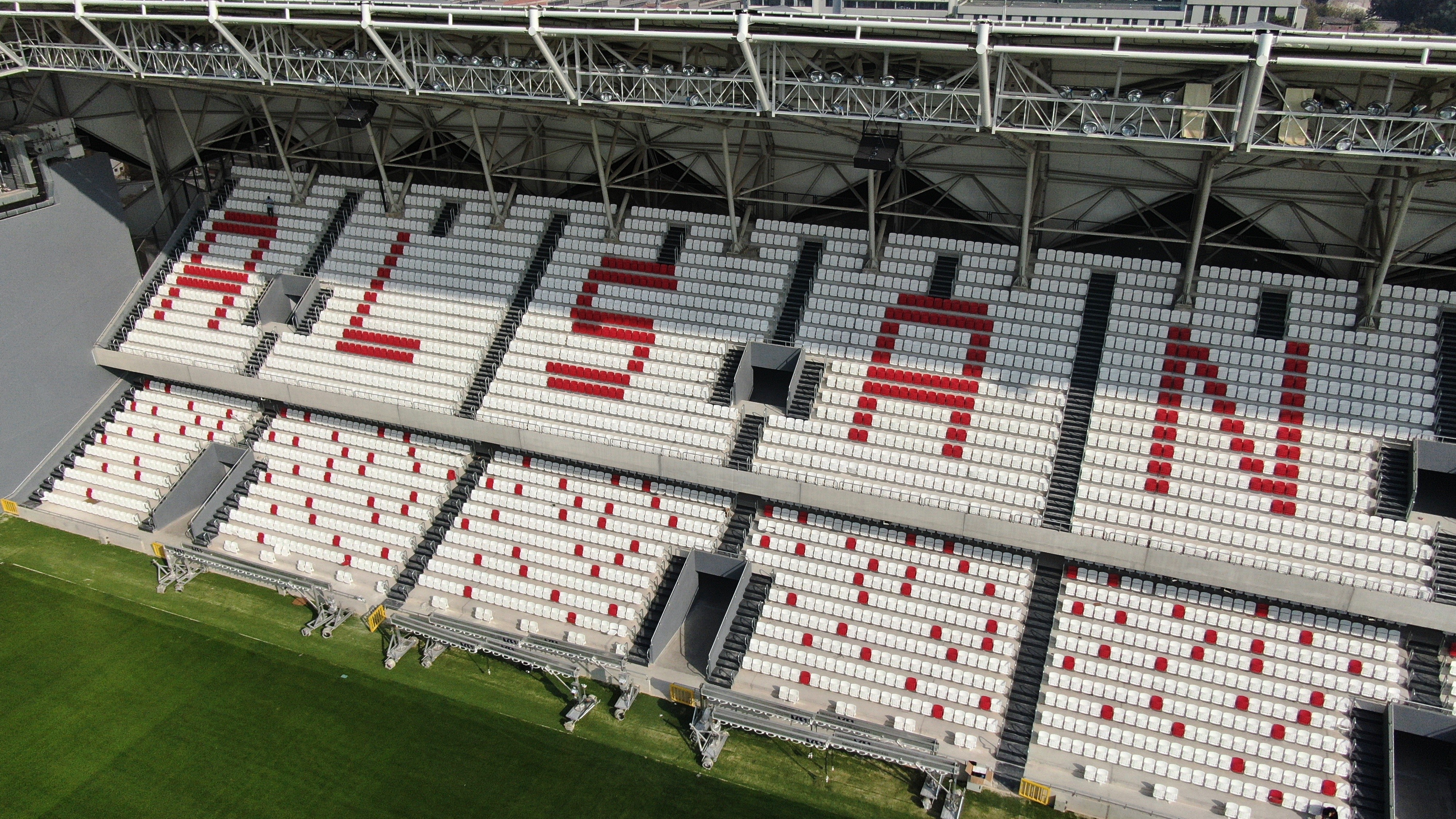 İzmir Alsancak Stadı’nın açılış tarihi 26 Kasım 2021