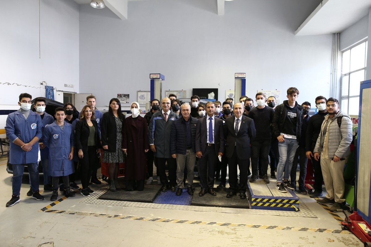 TOGG banttan inmeden aranan teknik elemanlar mezun oluyor