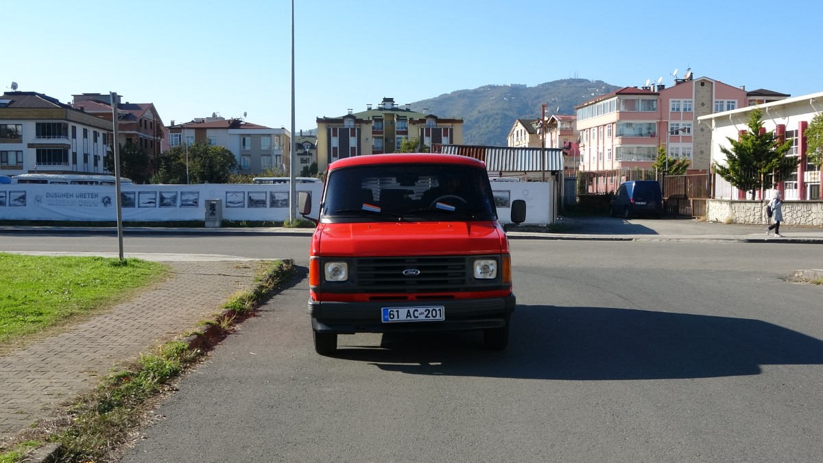 Sevdalısı olduğu minibüs için servet harcadı