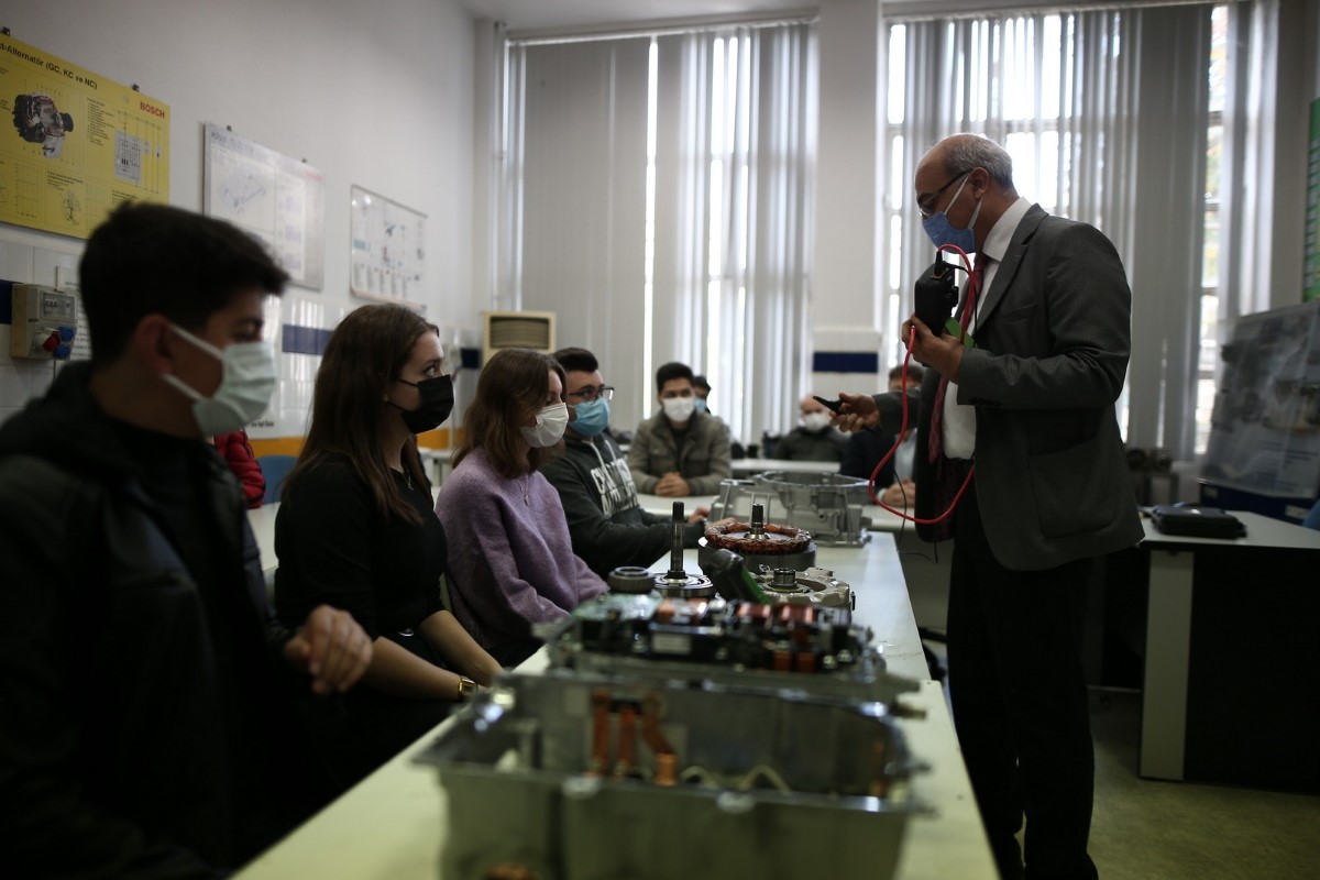 TOGG banttan inmeden aranan teknik elemanlar mezun oluyor