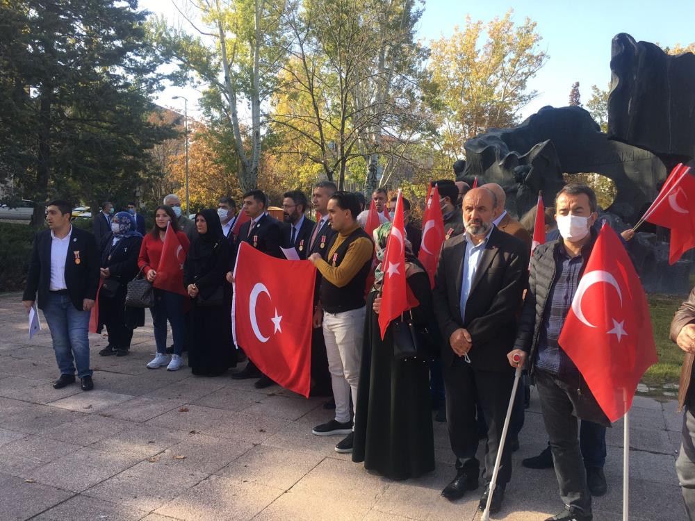 Şehit aileleri ve gazilerden İYİ Partili Türkkan’a tepki: 'Bebek katillerinin yanında olmuştur'