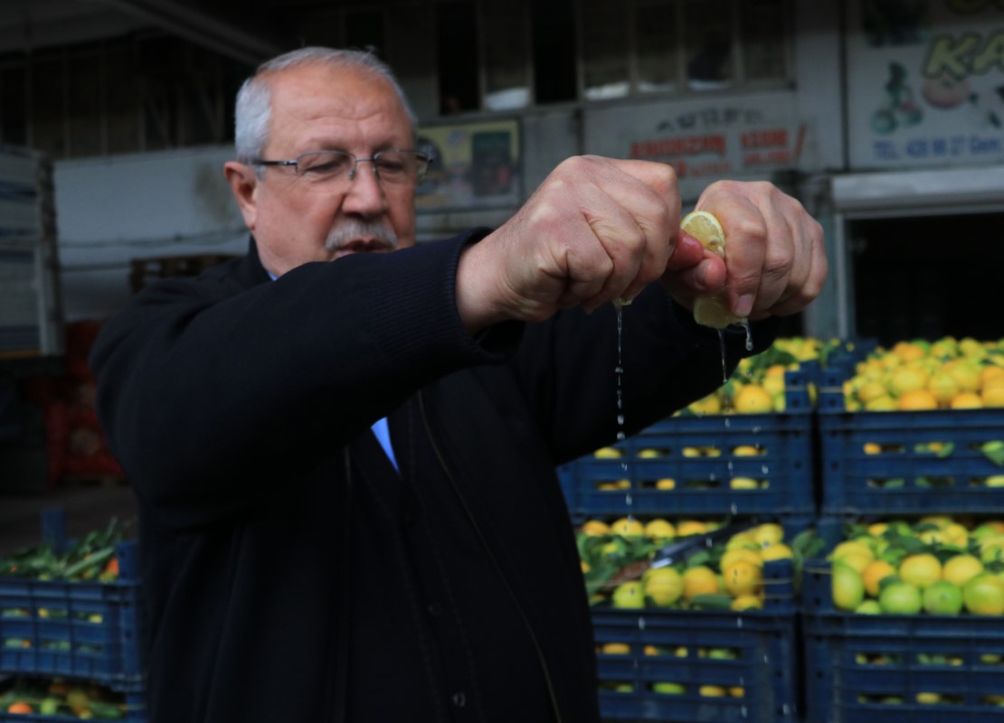 Adana’da limon halde 25 kuruşa düştü