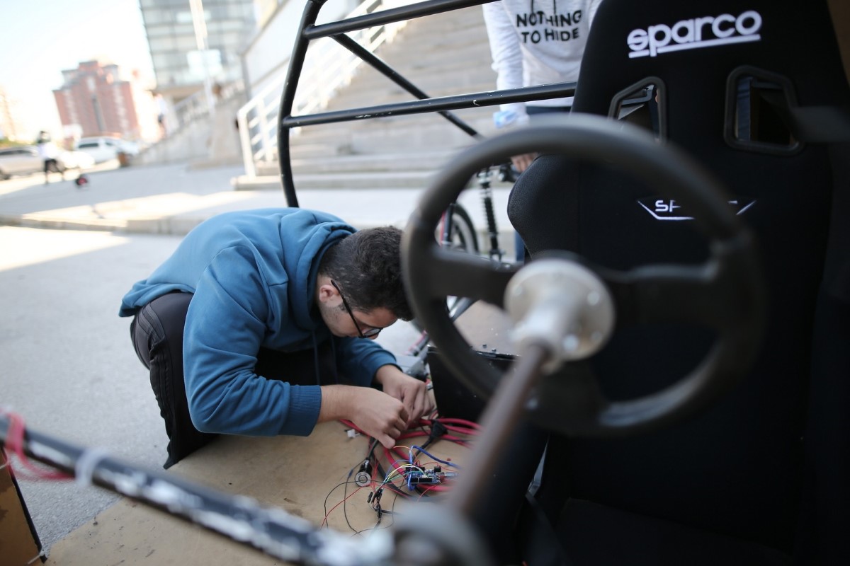 Fen liseli öğrenciler hayali otonom araç üretmek