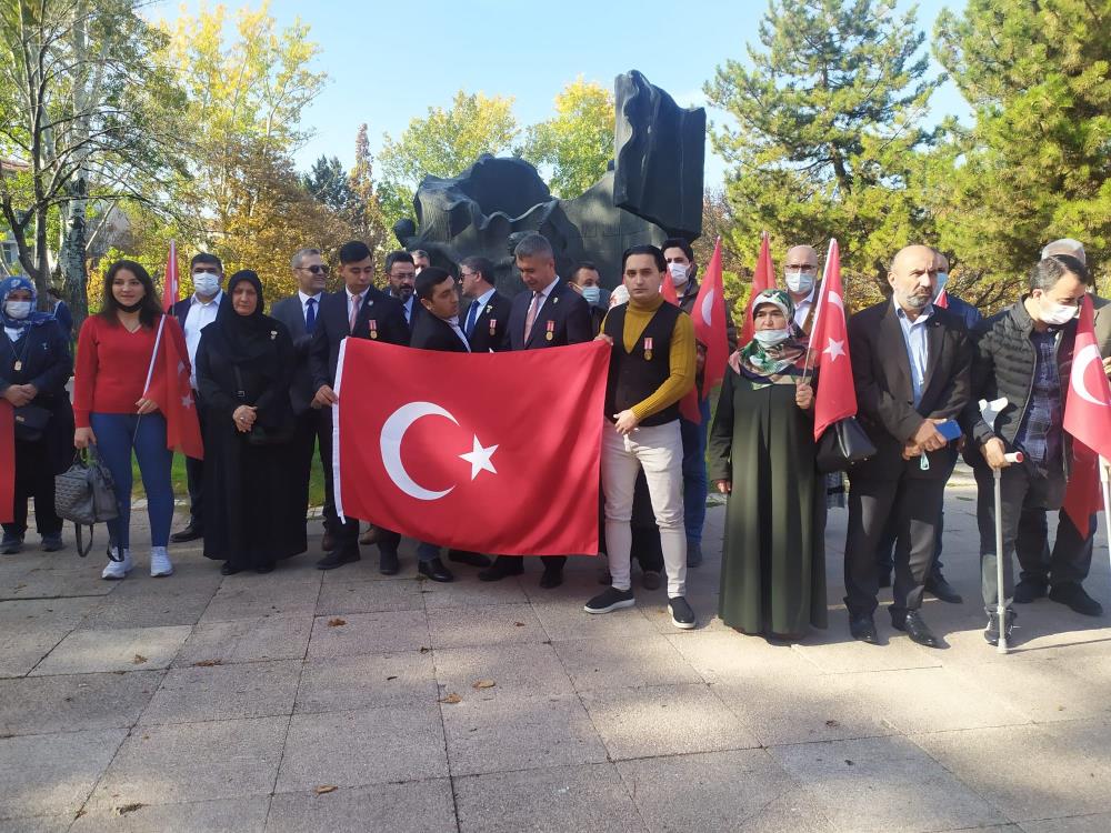 Şehit aileleri ve gazilerden İYİ Partili Türkkan’a tepki: 'Bebek katillerinin yanında olmuştur'