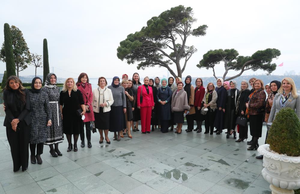 Emine Erdoğan, TOGEMDER'in eski ve yeni yönetim kurulu üyeleriyle bir araya geldi