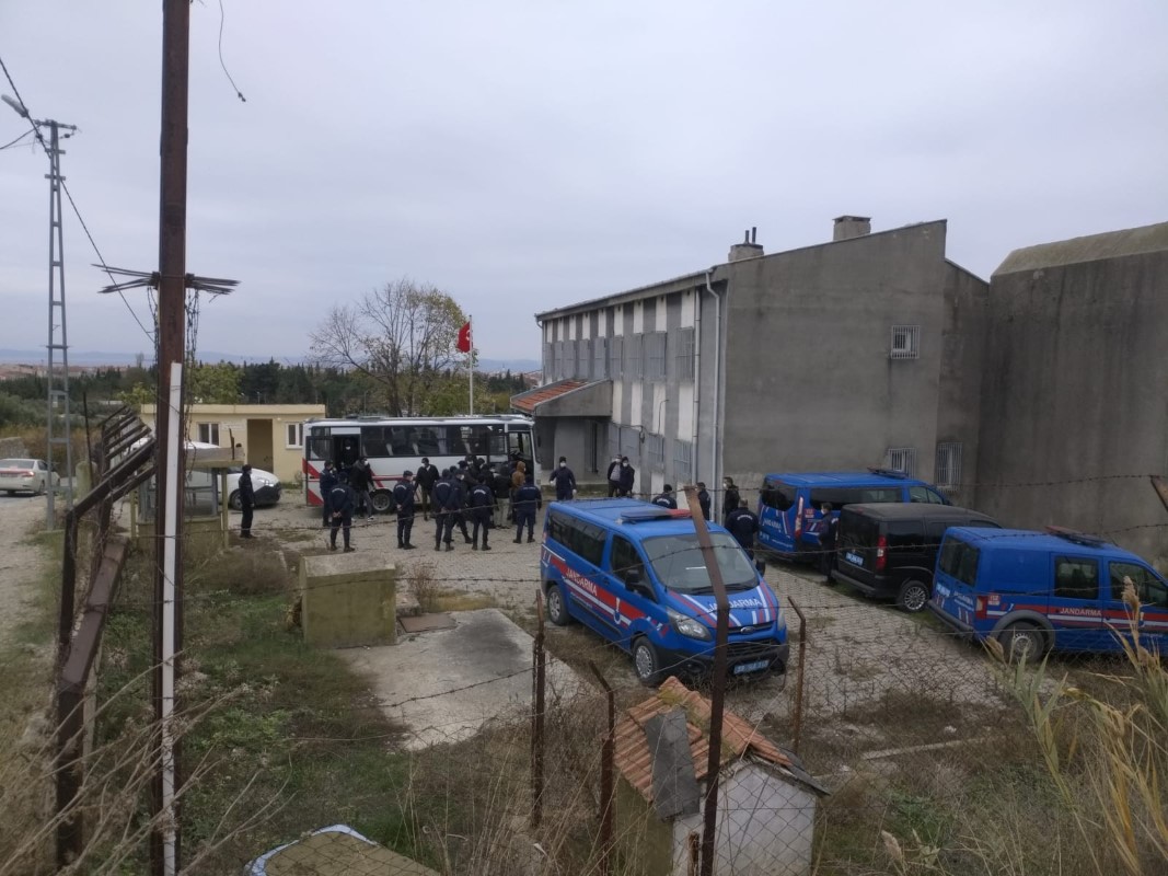 195 göçmenden kişi başı 6 bin dolar aldılar, birine tekneyi bırakıp denize saldılar