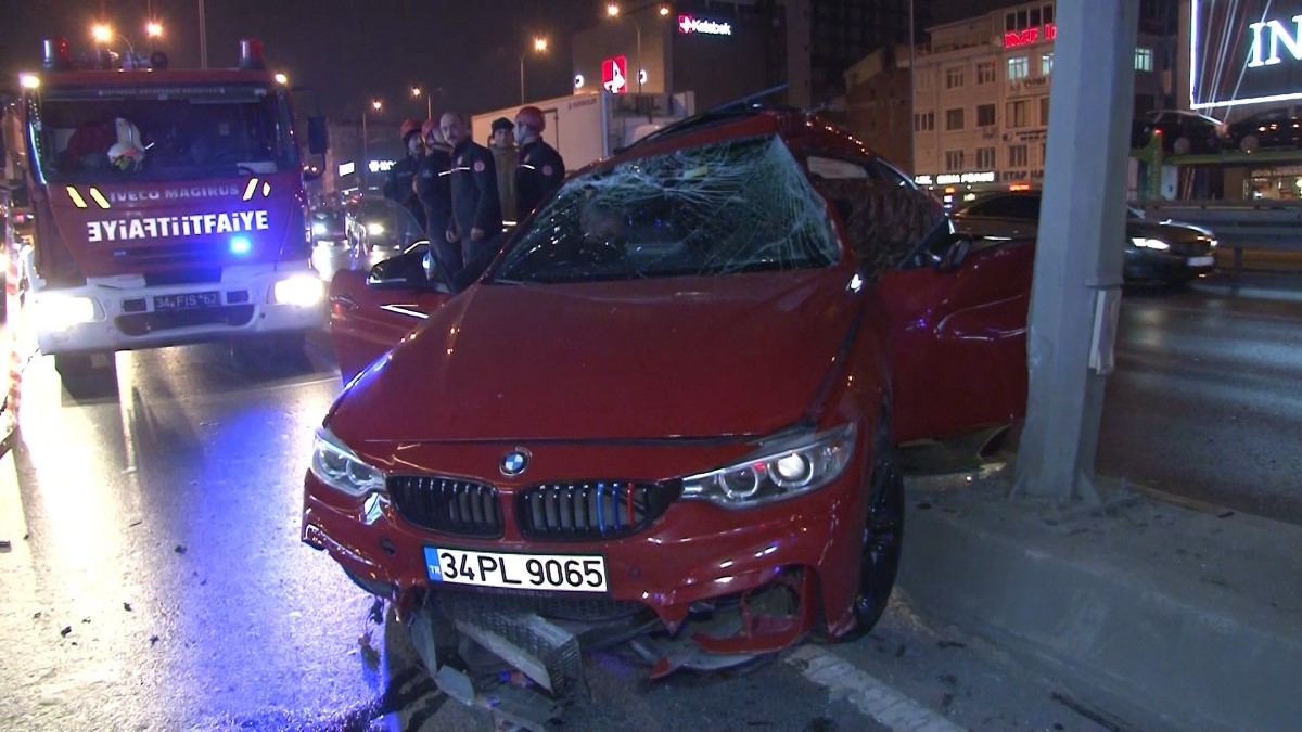 E-5’te iki lüks araç çarpışarak refüje çıktı: 1 yaralı