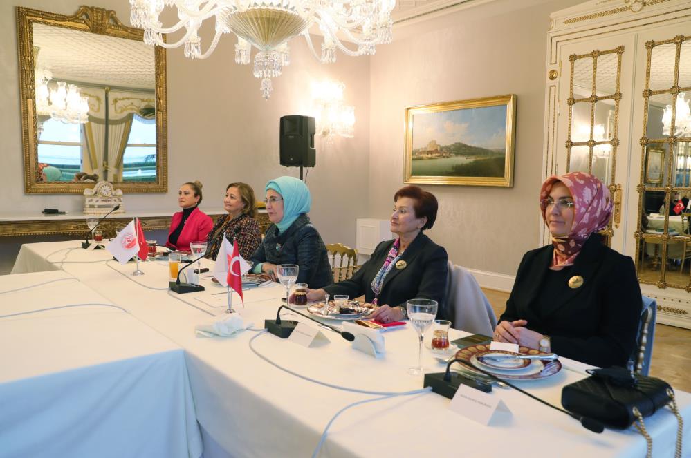 Emine Erdoğan, TOGEMDER'in eski ve yeni yönetim kurulu üyeleriyle bir araya geldi