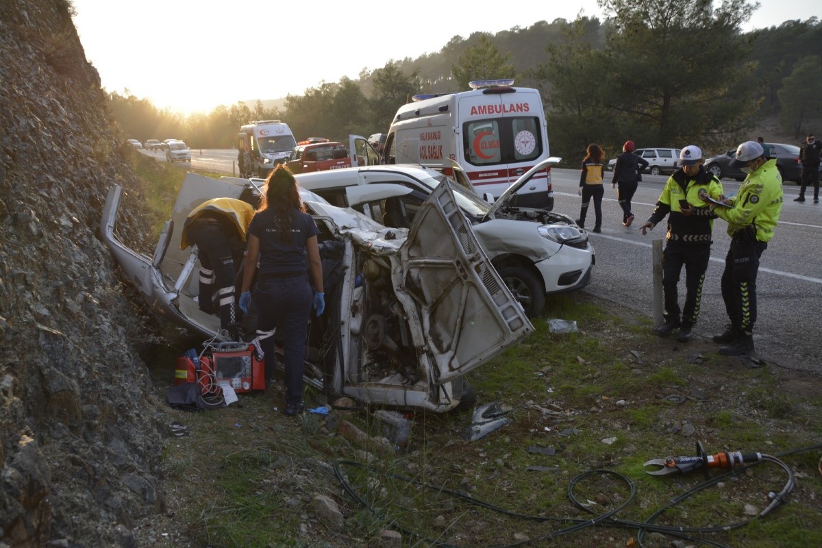 Muğla’da trafik kazası: Ölü ve yaralılar var