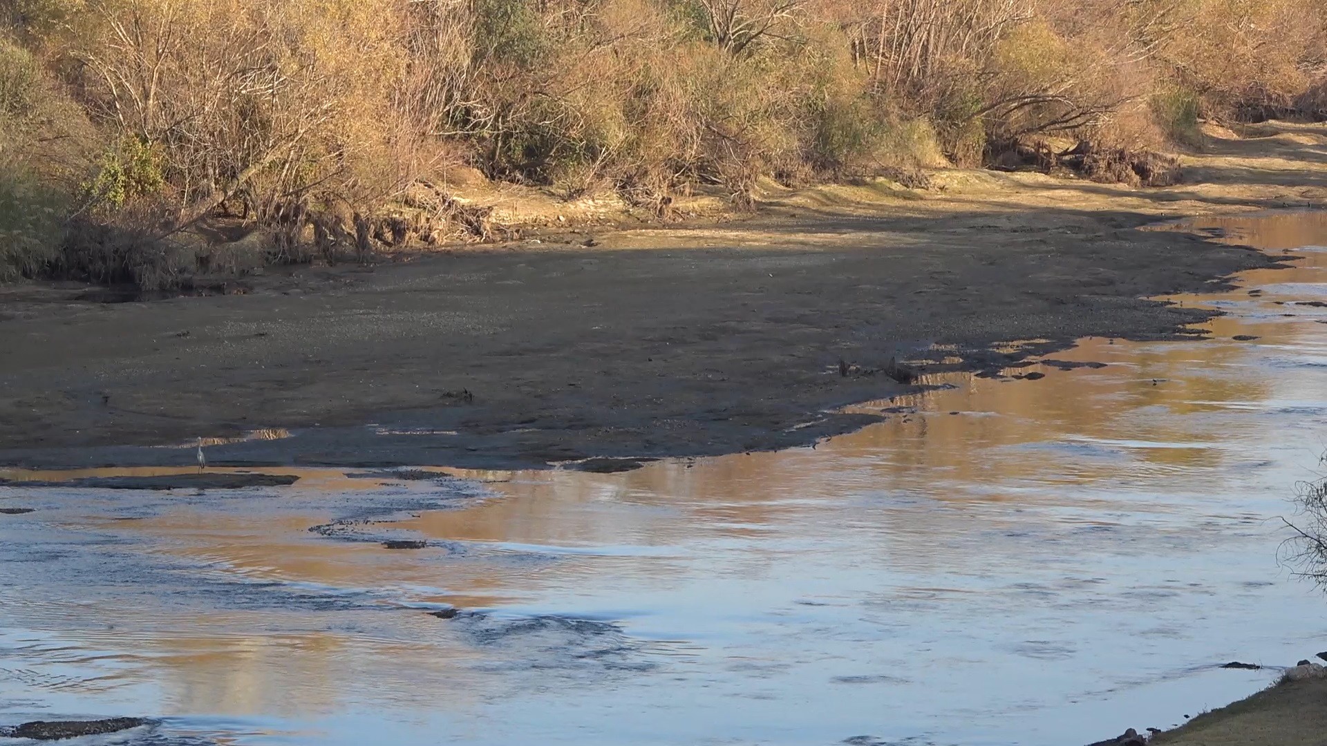Türkiye'nin en uzun nehri Kızılırmak alarm veriyor: Su seviyesi azaldı, adacıklar ortaya çıktı