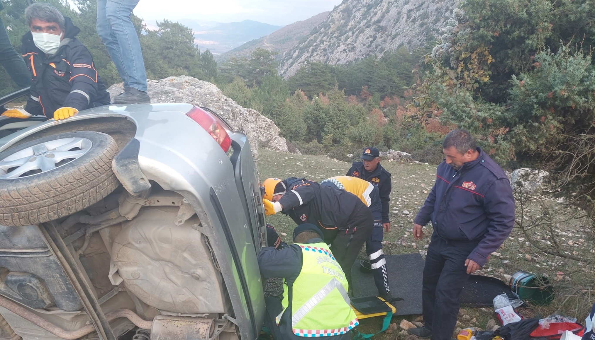 Otomobil şarampole uçtu: 1 ölü, 3 yaralı