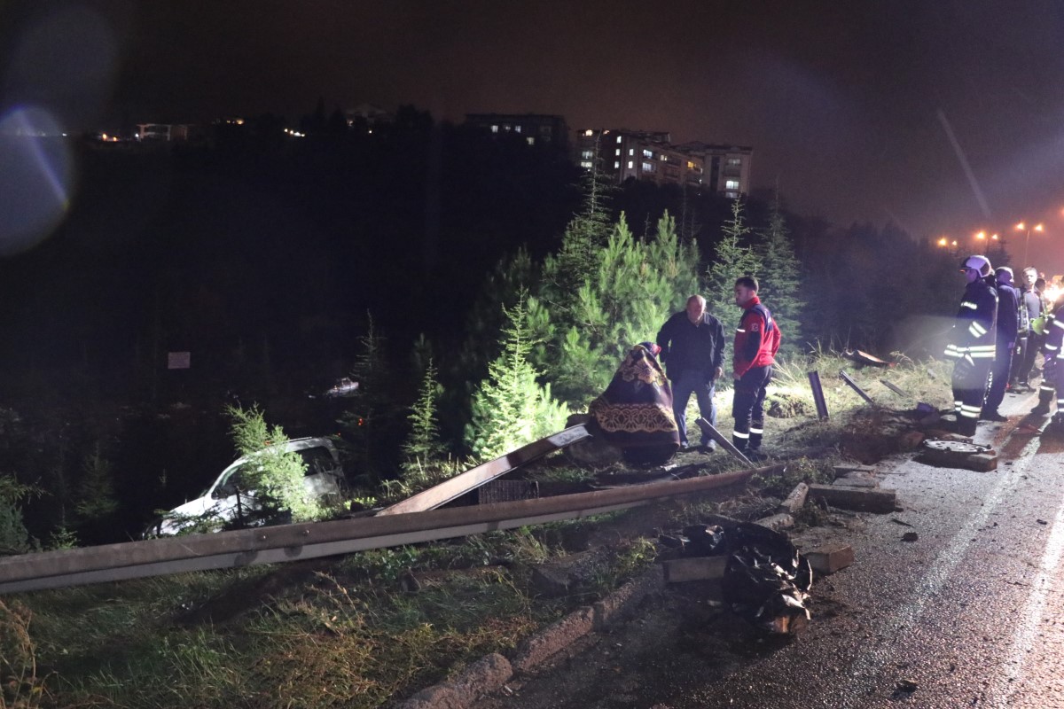 Tırın çarptığı hafif ticari araçtan yara almadan kurtuldular