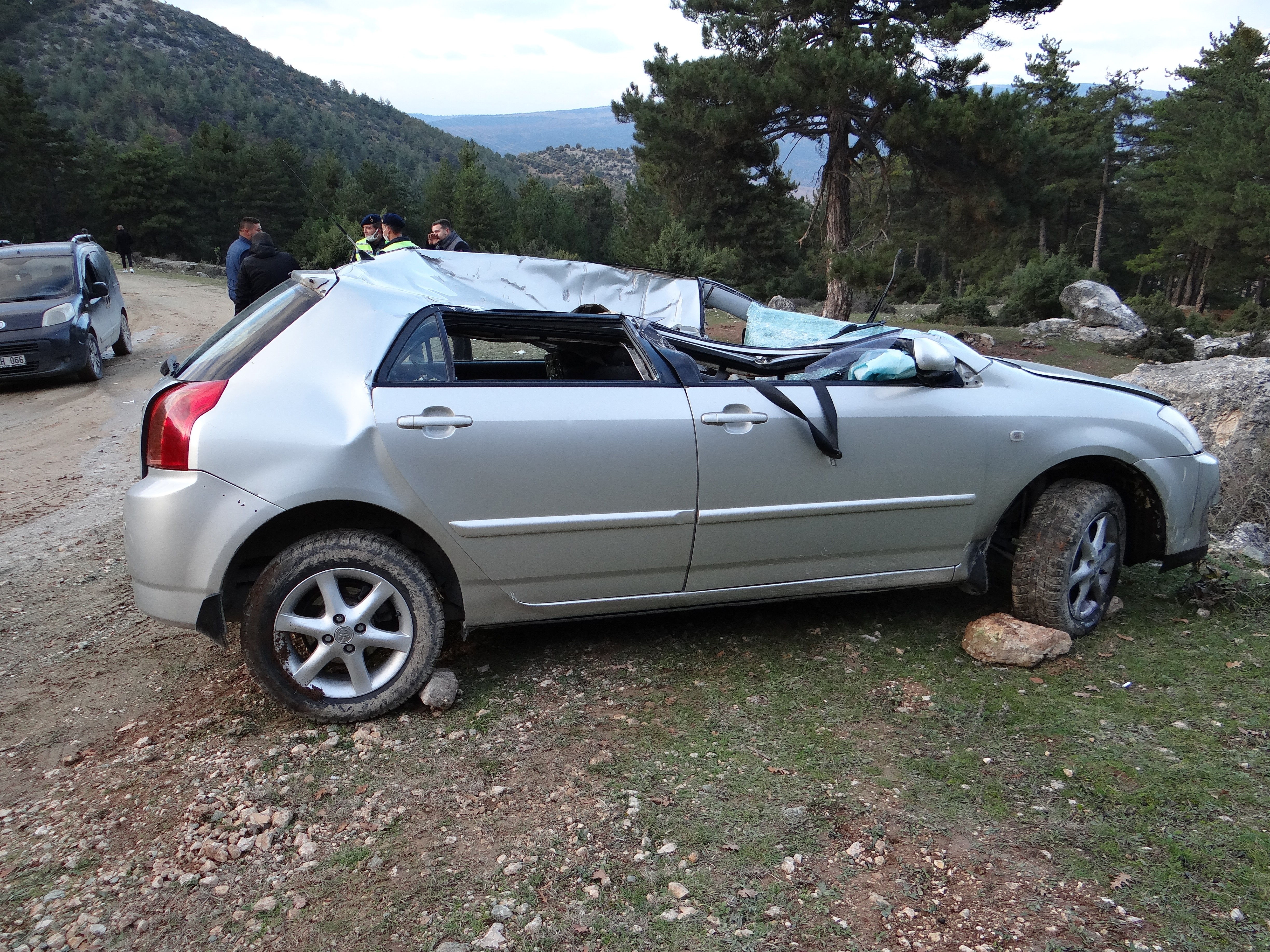 Otomobil şarampole uçtu: 1 ölü, 3 yaralı