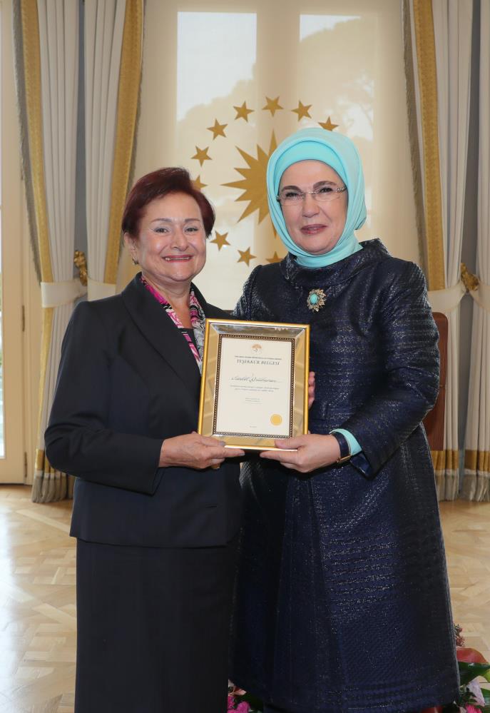 Emine Erdoğan, TOGEMDER'in eski ve yeni yönetim kurulu üyeleriyle bir araya geldi