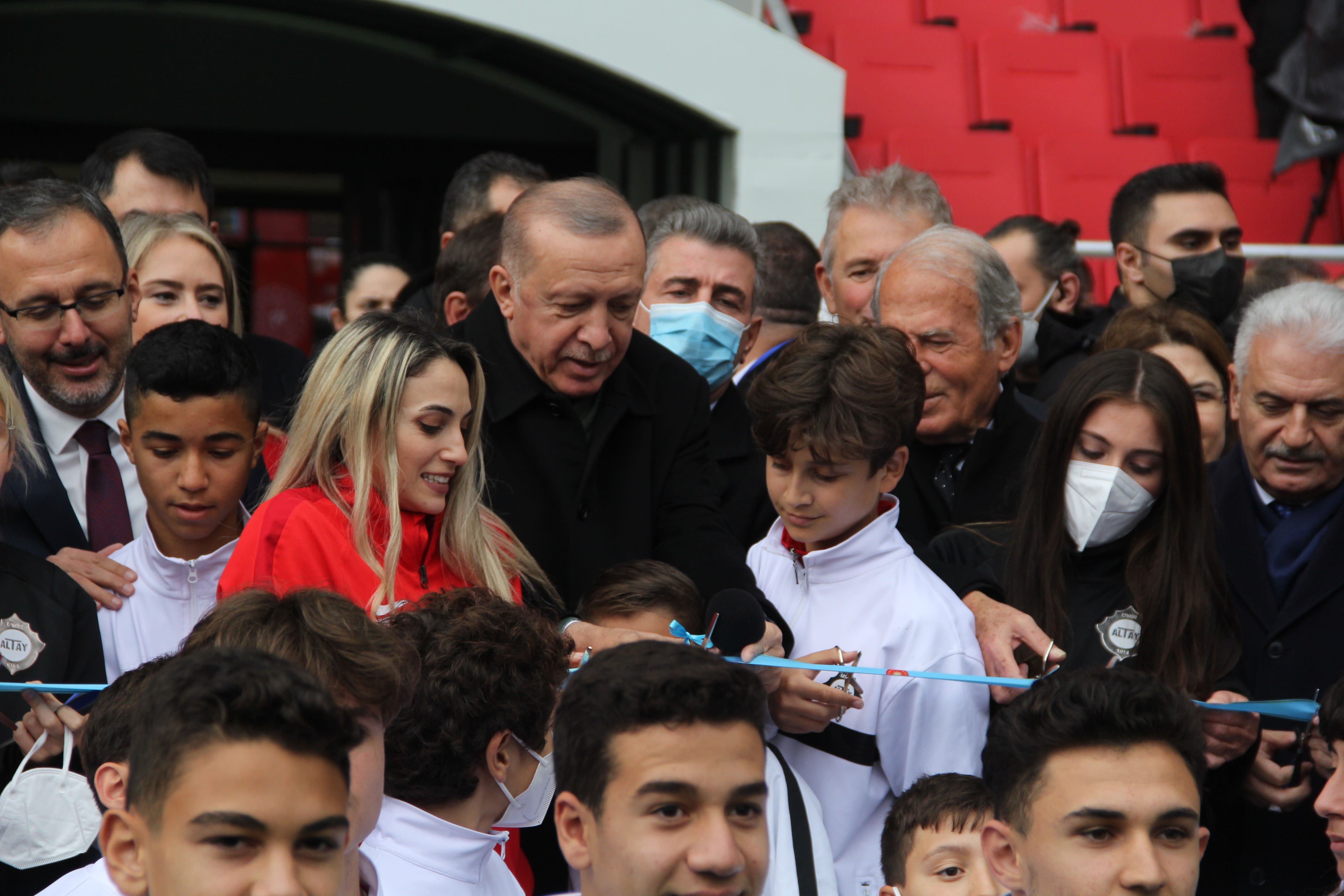 İzmir Alsancak Stadına 'Mustafa Denizli' adı verildi