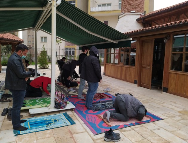 Gökdelenlerin gölgesinde 700 yıllık en küçük cami