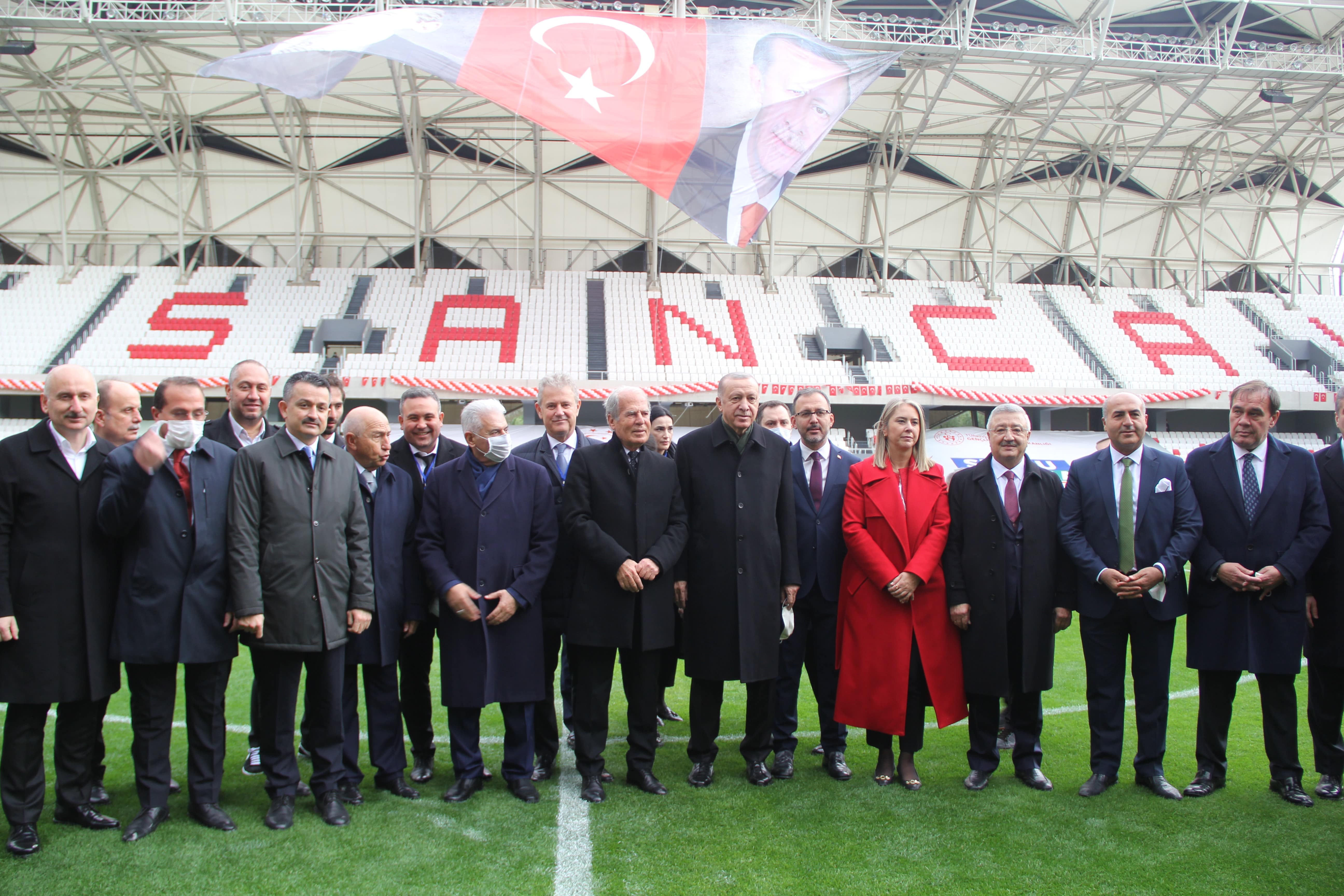 İzmir Alsancak Stadına 'Mustafa Denizli' adı verildi
