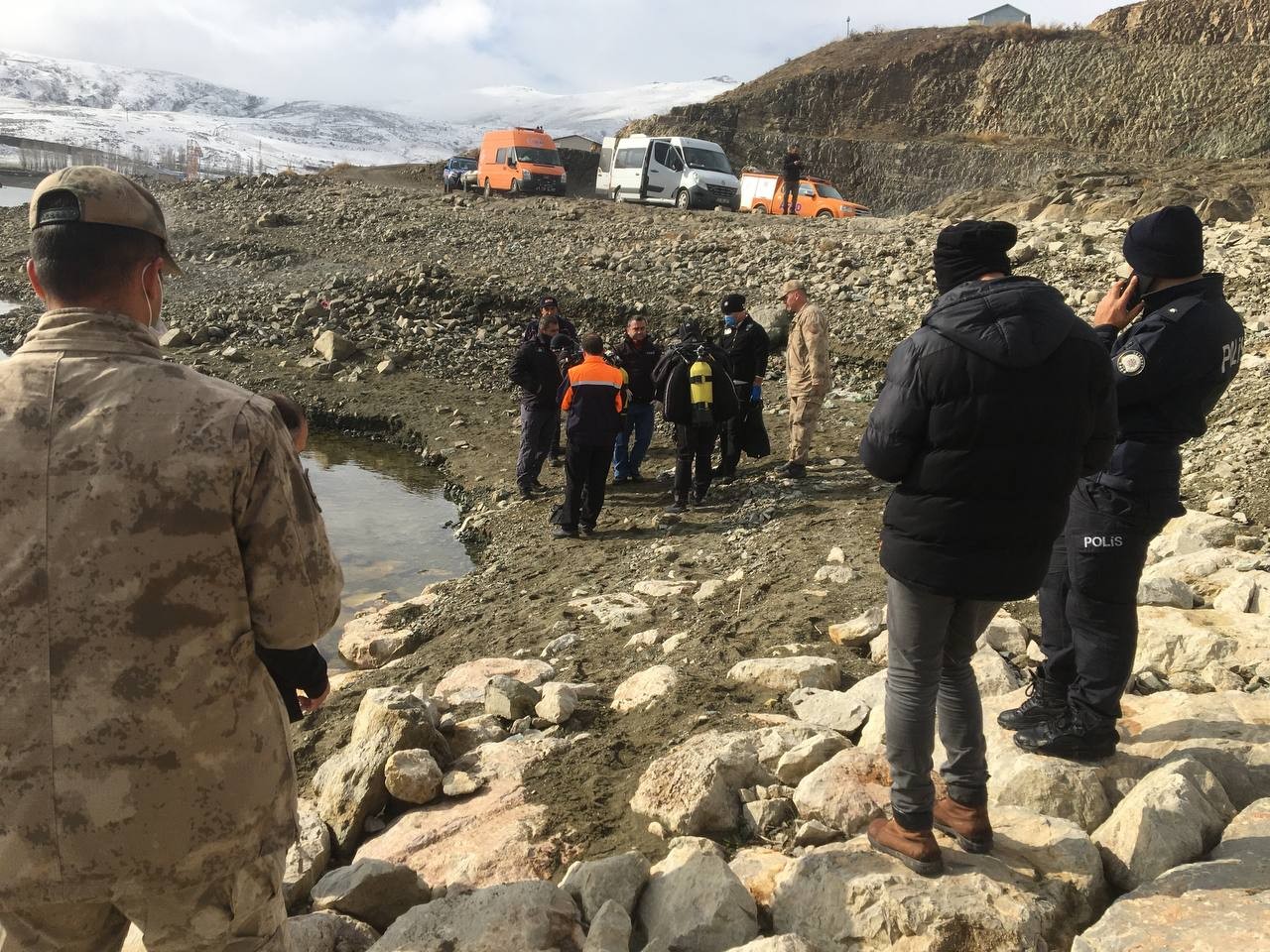 Dalgıçlar, Demirözü Barajında kayıp kişiyi aradı