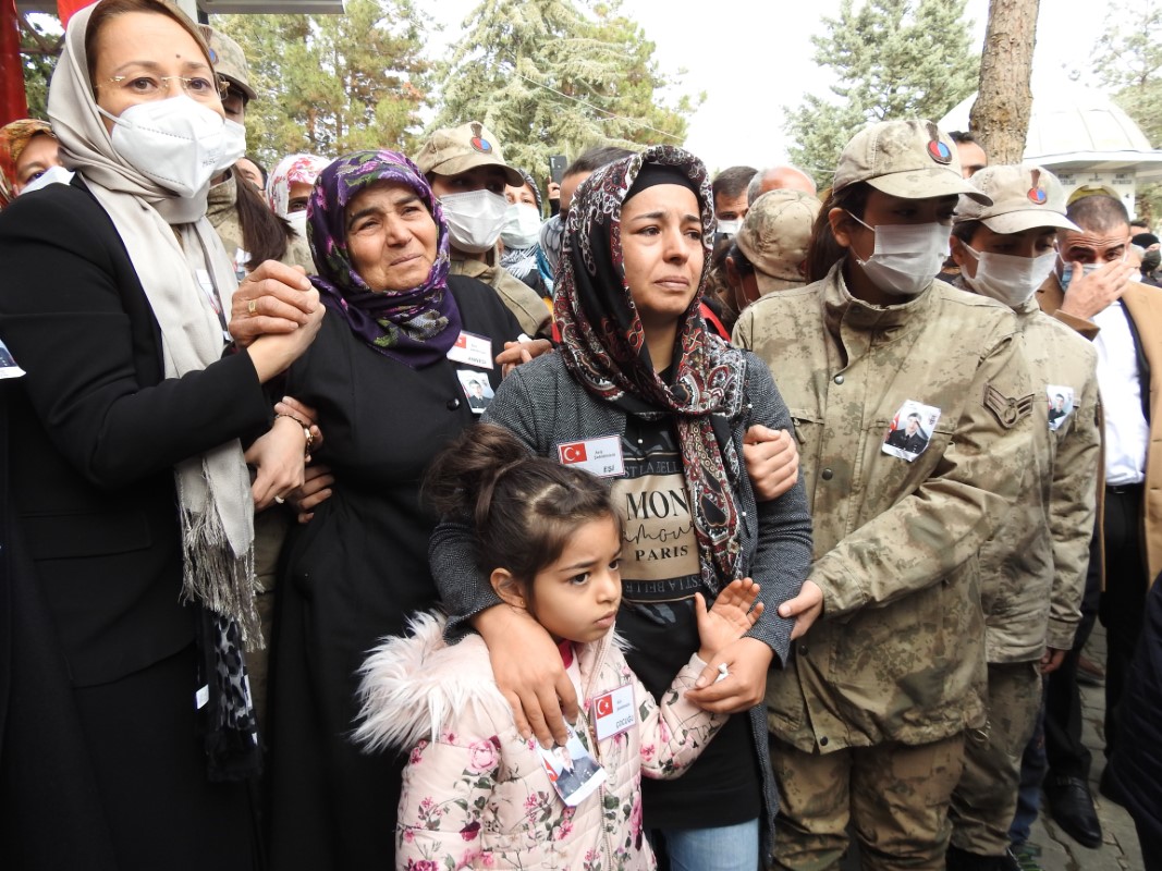 Şehit Uzman Çavuş Dinç son yolculuğuna uğurlandı