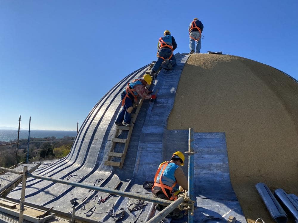 Fatih Köşkü bin 500 tonluk beton yükten kurtarıldı