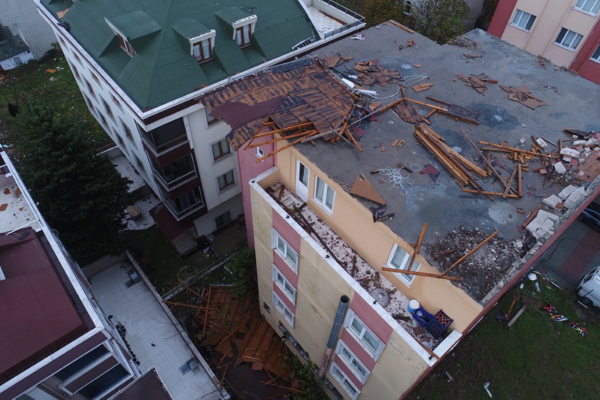 Beylikdüzü'ndeki lodos faciasının boyutu drone ile görüntülendi