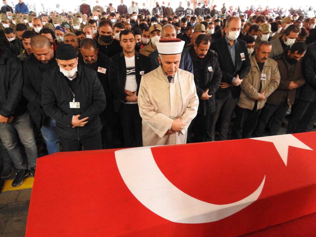 Şehit Uzman Çavuş Dinç son yolculuğuna uğurlandı