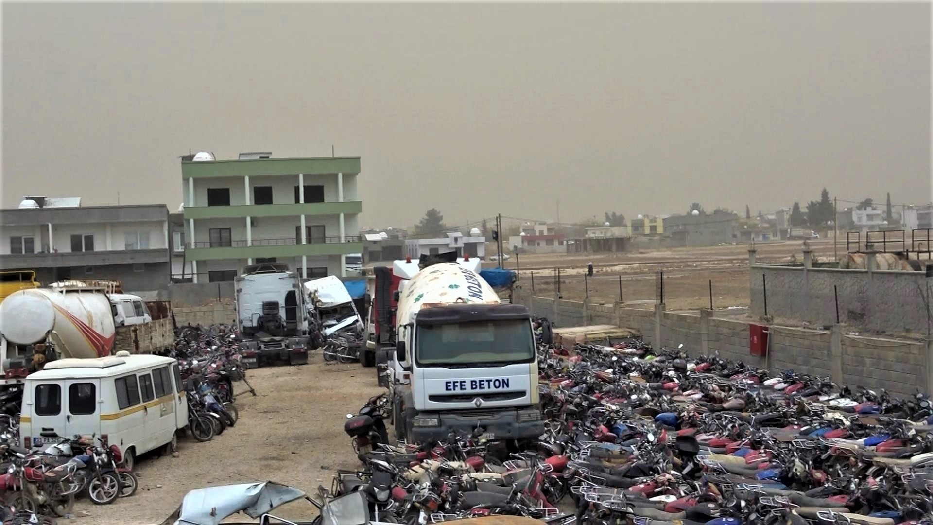 Yediemin otoparkında 6 milyon TL değerindeki araçlar çürümeye terk edildi