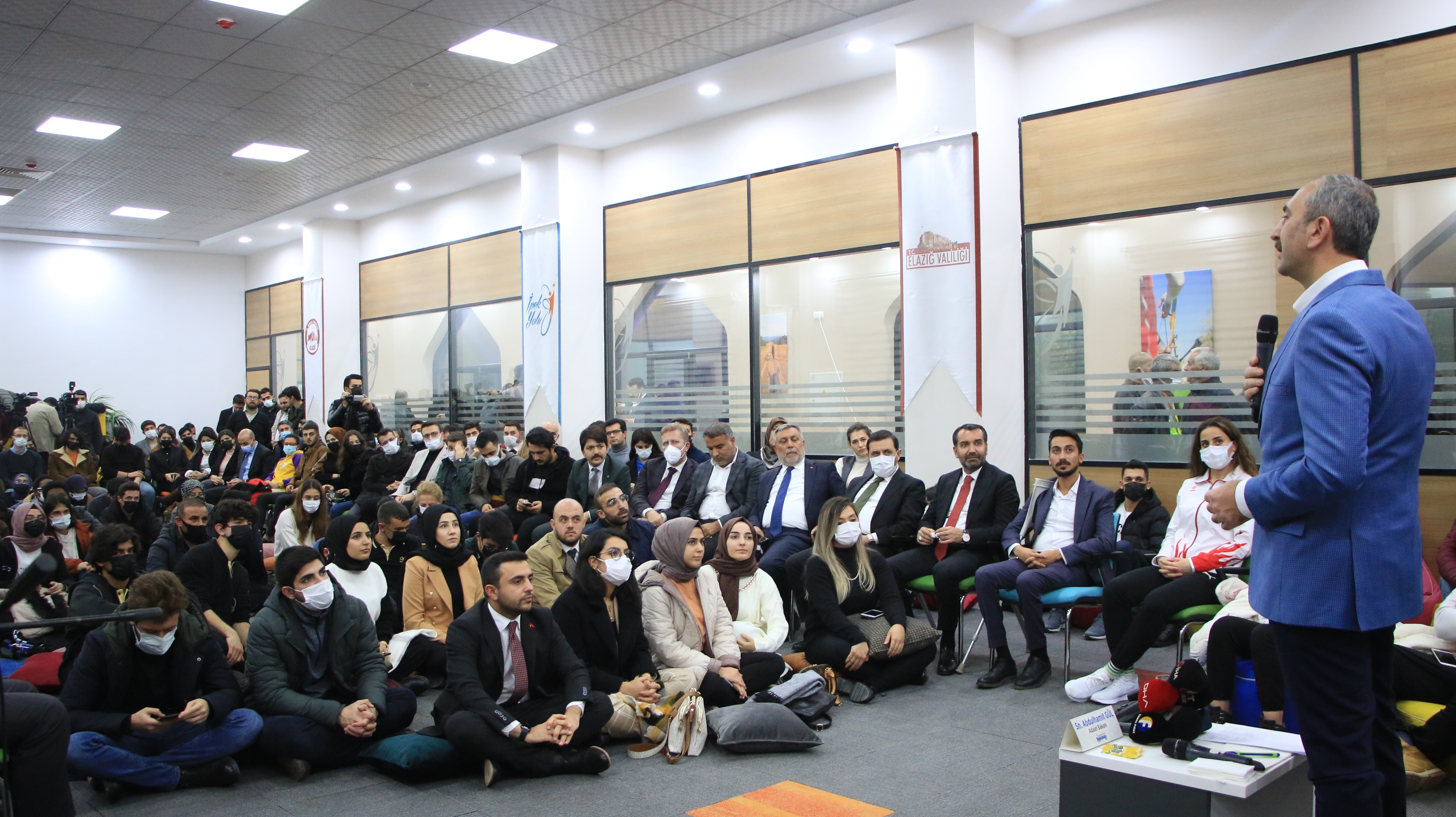 Adalet Bakanı Gül: 'Türkiye’de demokrasi mücadelesi çok büyük bedeller ödenerek verildi'